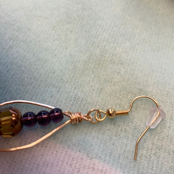 Leaf shaped gold and purple bead earrings. - Picture 4 of 4